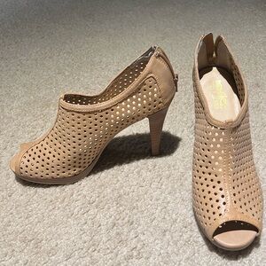 Coach and four heels size 9